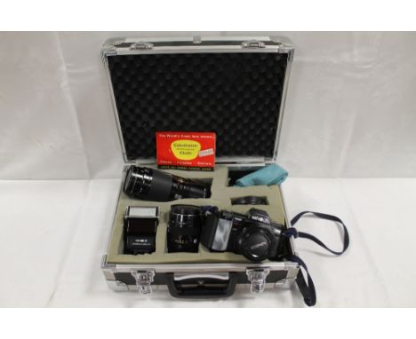 A MINOLTA 7000 CAMERA AND ACCESSORIES IN A HARD STORAGE CASE