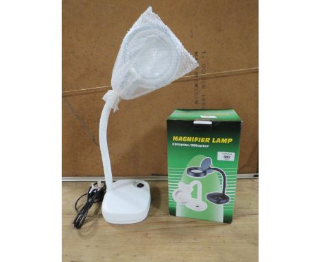 ***A BOXED SMALL TABLE MAGNIFIER LAMP**