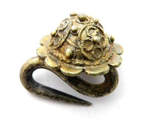 Tudor silver-gilt filigree cap hook, 16th century. The body is hemispherical with applied filigree decoration and a lobed bac