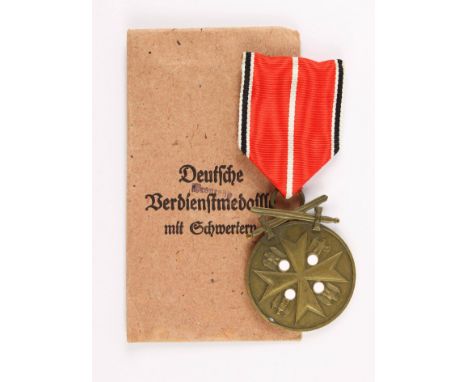 Deutscher Adler Orden, Deutsche Bronzene Verdienstmedaille mit Schwertern, Blockschrift. Medaille Bronze mit gekreuzten Schwe