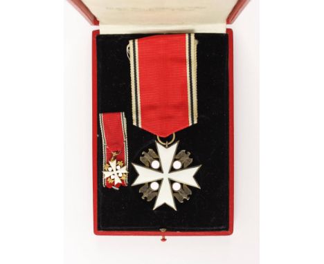 Deutscher Adler Orden, Kreuz 5. Klasse, am Ring. Modell 1937. Kreuz Silber vergoldet und emailliert, 45mm, am Band mit Tragen