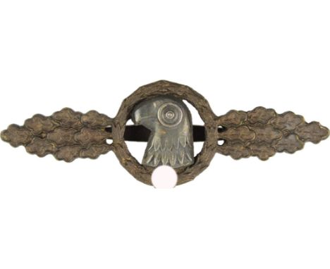 Frontflugspange  für Aufklärer in Bronze. Spange Kriegsmetall bronziert, der Adlerkopf versilbert, rückseitig Hersteller "G.H