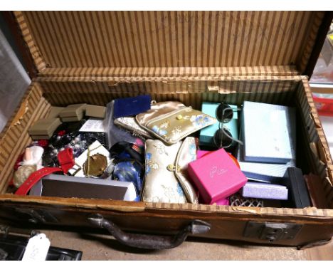 Vintage suitcase of costume jewellery, compacts, purses etc