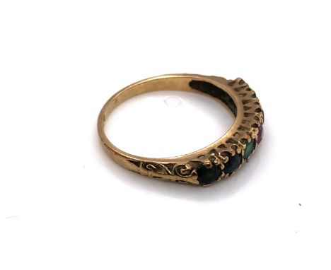 A 9ct HALLMARKED GOLD VINTAGE ACROSTIC RING SPELLING DEAREST. DATED 1989, LONDON. FINGER SIZE J. WEIGHT 1.36grms. 