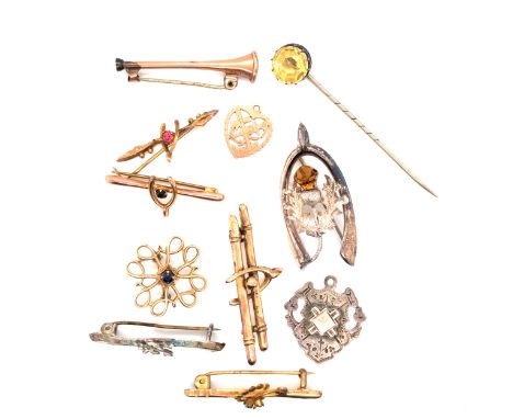 SEVEN ANTIQUE BROOCHES AND ONE OTHER, TOGETHER WITH A SILVER STICK PIN AND TWO FOBS. SOME PIECED HALLMARKED OTHER PIECES UNHA