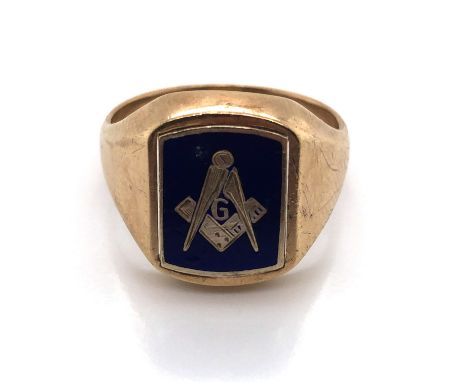 A VINTAGE 9ct YELLOW GOLD HALLMARKED MASONIC BLUE ENAMEL SPINNER RING. DATED 1980, BIRMINGHAM. FINGER SIZE Q. WEIGHT 6.54grms