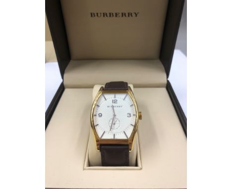 A BURBERRY HERITAGE GENTLEMAN'S QUARTZ WRIST WATCH WITH A REPLACEMENT BROWN LEATHER STRAP AND BUCKLE. REFERENCE NUMBER BU1652