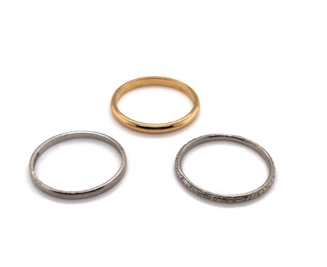 AN ANTIQUE PLATINUM STAMPED WEDDING BAND WITH ALL OVER OUTER PATTERN,FINGER SIZE P, WEIGHT 2.0grms TOGETHER WITH A 9ct YELLOW