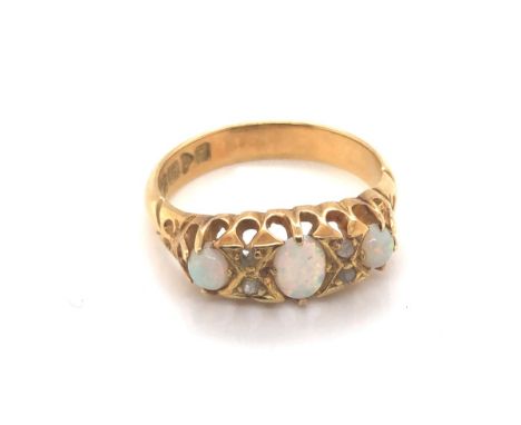 AN EDWARDIAN 18ct YELLOW GOLD HALLMARKED DIAMOND AND NATURAL OPAL TRIPLET. OPAL SIZES LARGEST 5 X 4mm, SECONDARY STONES 3 x 2