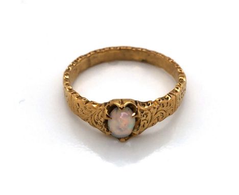 AN ANTIQUE 18ct GOLD SINGLE STONE OPAL RING IN A SIX CLAW SETTING WITH A SCROLL ENGRAVED BAND. UNHALLMARKED AND ASSESSED AS 7