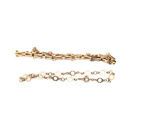 A 9ct YELLOW GOLD HALLMARKED FANCY GATE LINK BRACELET COMPLETE WITH SAFETY CHAIN LENGTH 20cms, TOGETHER WITH A 9ct STAMPED FA