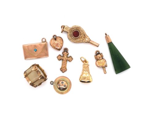 A GROUP OF ANTIQUE AND LATER VARIOUS 9ct GOLD CHARMS TO INCLUDE AN OPENING ENVELOPE WITH AN INSET TURQUOISE GEMSTONE, A MOTHE