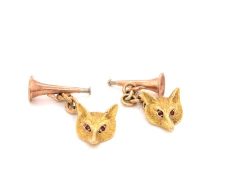 A PAIR OF VINTAGE 9ct HALLMARKED GOLD FOX MASKS WITH RUBY EYES AND HUNTING HORN CHAIN LINK CUFFLINKS. DATED 1977, BIRMINGHAM,