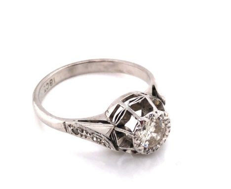 A VINTAGE DIAMOND SOLITAIRE RING COMPLETE WITH ROSE CUT DIAMOND SET SHOULDERS. THE PRINCIPLE DIAMOND APPROX 0.40cts. STAMPED 