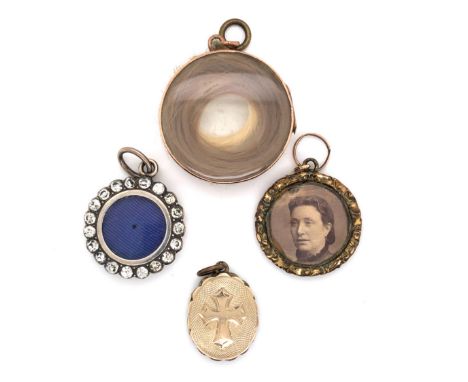 A GROUP OF FOUR ANTIQUE MOURNING AND PORTRAIT LOCKETS. THE LARGEST DIAMETER 2.5cms. HALLMARKED 1906, BIRMINGHAM. 