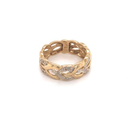 A 9ct HALLMARKED YELLOW GOLD AND DIAMOND WOVEN RING. WIDTH OF RING 6.2mm, FINGER SIZE K, LEADING EDGE. WEIGHT 3.1grms. 