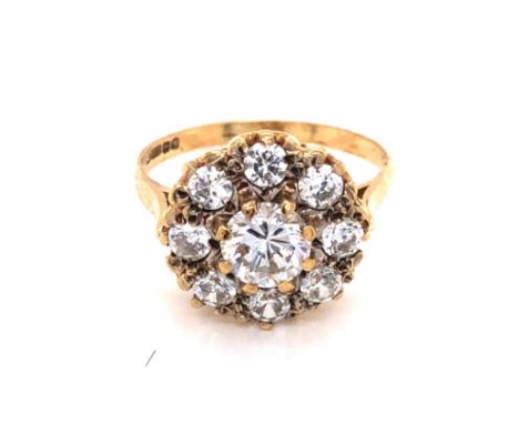 A 9ct HALLMARKED YELLOW GOLD CUBIC ZIRCONIA CLUSTER RING. DATED 1982, BIRMINGHAM. FINGER SIZE O 1/2. WEIGHT 3.23grms. 