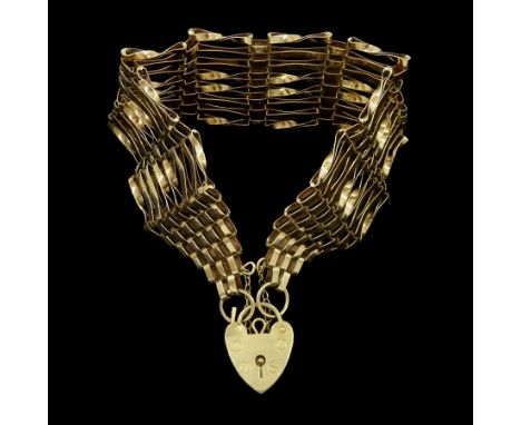 9ct gold gate link bracelet, with heart locket claspCondition Report:Approx 17.65gm, length = 20cm