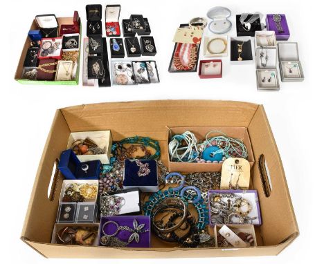 A Quantity of Jewellery, including a 9 carat gold heart pendant on chain; a 9 carat gold sapphire pendant on chain; a signet 