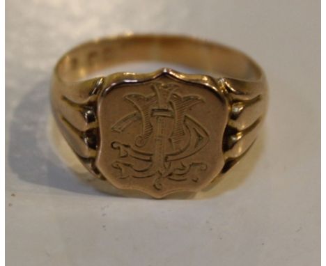 An 18ct gold signet ring, engraved, 6.9g