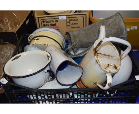 Quantity of various vintage enamel ware