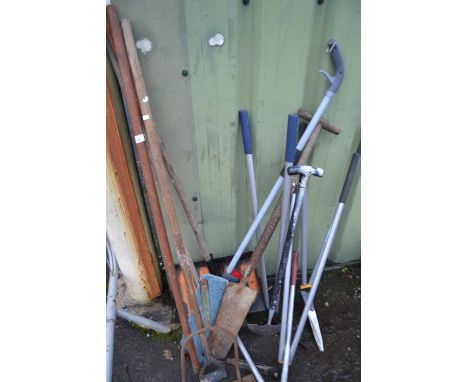 Mixed Lot: Garden tools