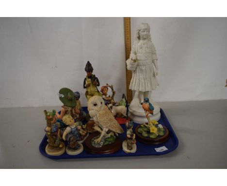 Assorted figurines to include a model of a Kingfisher, an Owl and others