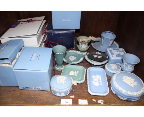 SECTION 36. A collection of assorted loose and boxed Wedgwood ceramic items, largely blue, green and black Jasperware pieces 