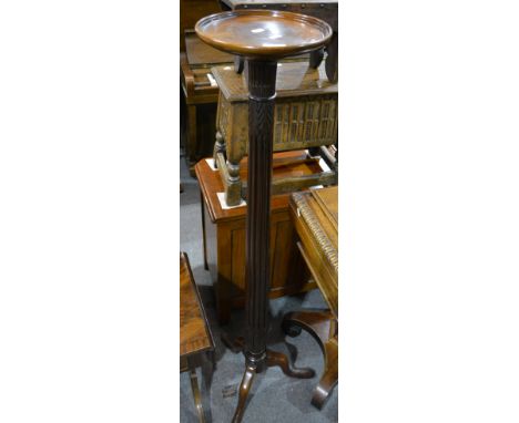 Mahogany jardiniere stand, circular top with moulded edge, fluted and leaf carved column, tripod legs, top diameter 25cm, hei
