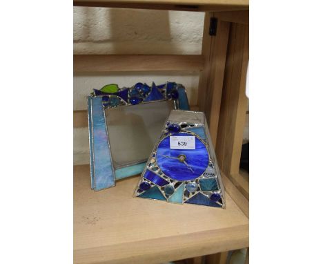 TIFFANY STYLE MANTEL CLOCK WITH QUARTZ MOVEMENT TOGETHER WITH TWO SIMILAR PICTURE FRAMES (3)