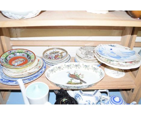VARIOUS CERAMICS TO INCLUDE A PORTMEIRION BIRDS OF BRITAIN SERVING DISH, SMALL DECORATED PLATES AND SAUCERS, VICTORIAN TAZZA 