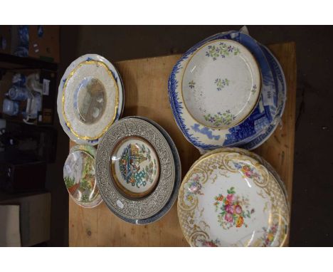 QUANTITY OF ENGLISH PORCELAIN CERAMIC PLATES WITH FLORAL AND BLUE AND WHITE DESIGNS