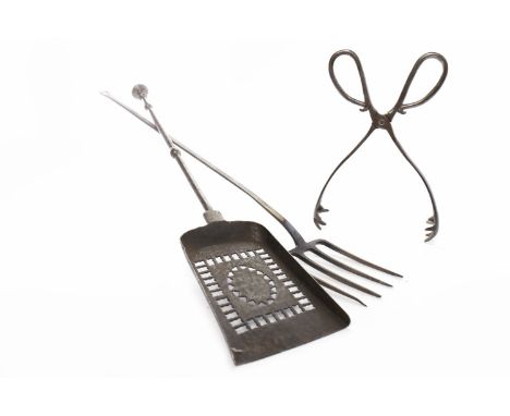 GEORGIAN STEEL FIRE SHOVELtogether with a 19th century steel toasting fork and a pair of 19th century fire tongs, shovel 68cm