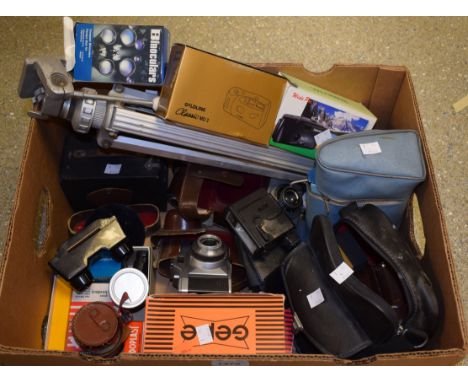 Cameras and Photographic Equipment - A Kodak Retina IIc camera; another, Retina IA; a Kodak Retina stereo attachment; a Baham