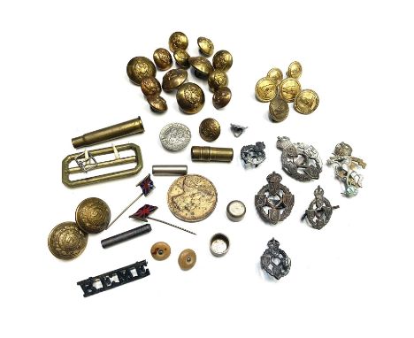 White Star Line - Titanic Interest Buttons and Military REME, etc Badges and Buttons.Comprising 4 large and 2 small Rayner an
