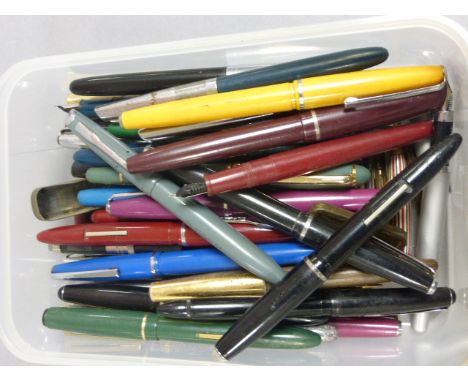 Large quantity of vintage fountain pens