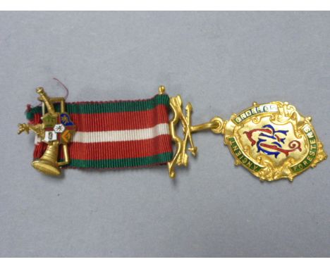 Cased Gilt & Enamel Masonic Medal ' Ancient Order of Forresters ' with Ribbon and Bar in the form of a Horn with Crest