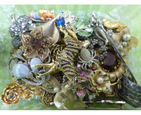 45 Costume jewellery brooches including vintage examples  