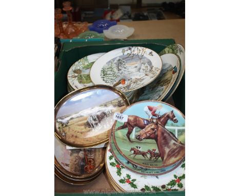A quantity of display plates to include Royal Worcester, Davenport limited edition Golden Years plates, Desert Orchid, Red Ru
