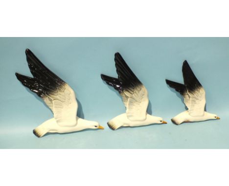 Three Beswick graduated ceramic gull wall hangings, no.922-1, 2 and 3, with small areas of underglaze crazing, (3). 