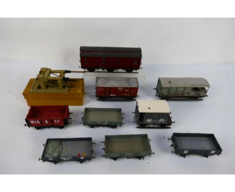 Peco - Others - An unboxed collection of kit built O gauge rolling stock. Lot includes Peco 4 plank open wagon GWR '73691'; u