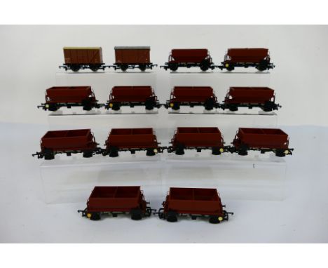 Lima - Wrenn - 12 x unboxed OO gauge hopper wagons and 2 x vans. They show some signs of use and appear in Good condition ove