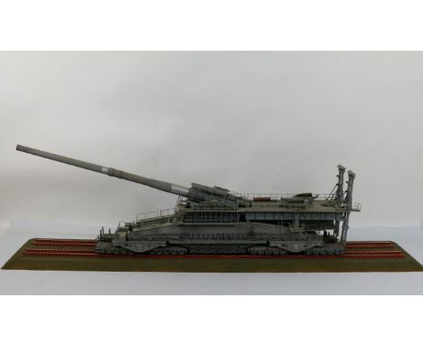 HobbyBoss - A WWII German 80 cm K[E] Railway Gun "Dora" in 1:72 scale. It has been constructed to a very high standard and ap