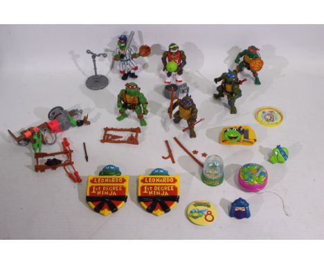 Playmates - Teenage Mutant Ninja Turtles. A collection of unboxed vintage figures and accessories including Leonardo, Donatel