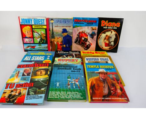 Vintage Annuals - A collection of books including 1968 James Bond Annual, PC49 from 1951, The Wombles 1977, All Stars Footbal