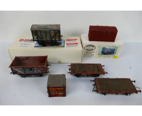 Slaters Coach Kits - Peco - A rake of four unboxed kit built O gauge wagons. The wagons are built to a Very Good standard. Ov