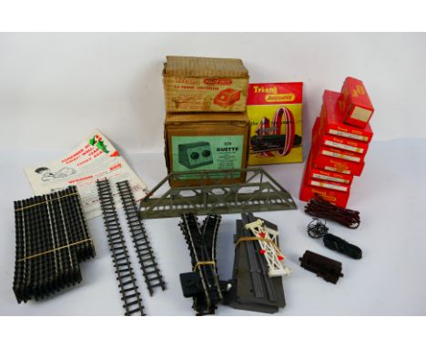 Tri-ang - A collection of boxed track sections, a diamond crossing # R.290, 2 x left hand points # R.291, 2 x right hand poin
