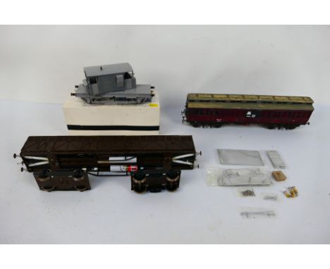 Parkside Dundas - JPL Models - Other - Two unboxed and unmarked kit built O gauge passenger coaches with a partially built Pa