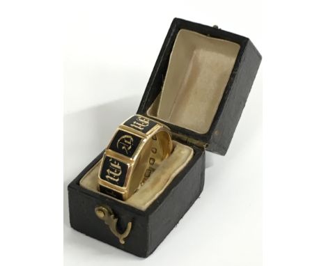 An early Victorian 18 carat gold and black enamel mourning ring 'IN MEMORY OF' and engraved to interior. Size P/Q, some bubbl