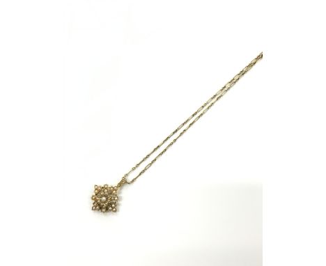 A yellow metal Edwardian seed pearl pendant and chain.
(R4)